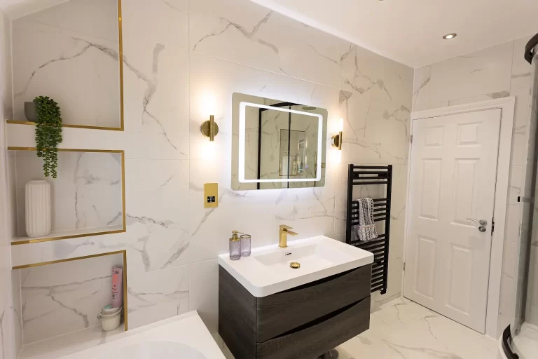 Modern Gold and White Marble Bathroom